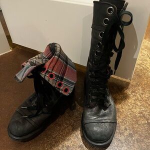 Dr. Marten Black versatile Combat Boots with Plaid Fold-Oversized 8.5